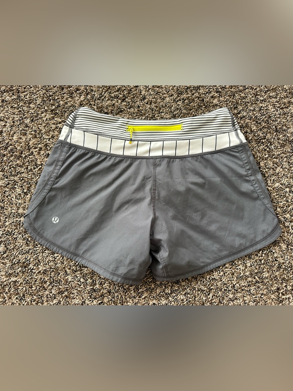Women’s Lululemon Groovy Run Shorts - Soot Light/Slalom Stripe Angel Wing size 4